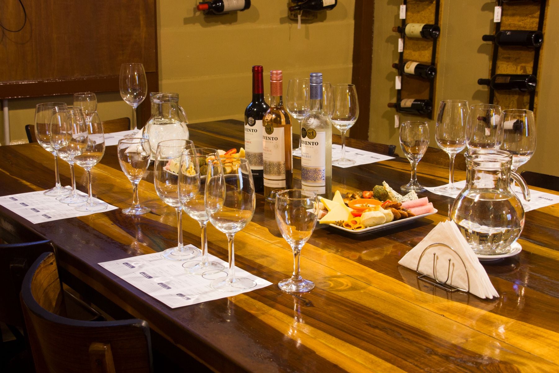 Degustación de Vinos con Tapeo en Encuentro Nativo, Conventillo histórico en Caminito - Imagen 4