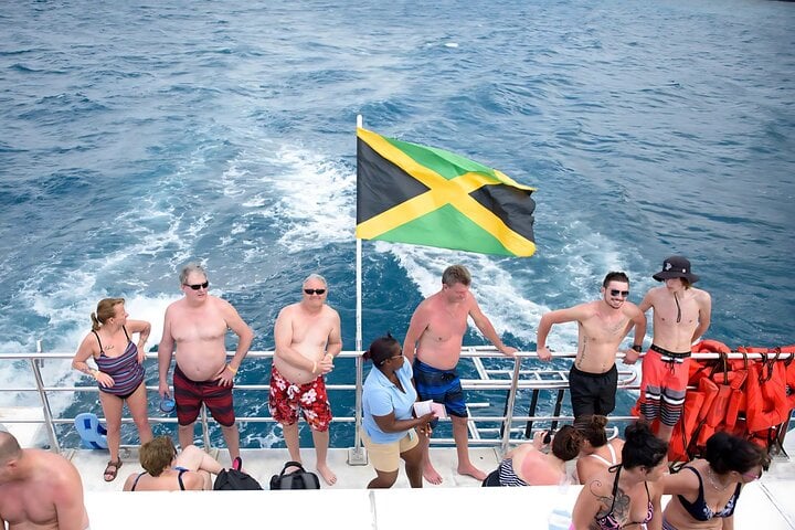 Catamarã Ocho Rios: Cataratas do Rio Dunn, mergulho com snorkel e bar aberto - Imagen 2