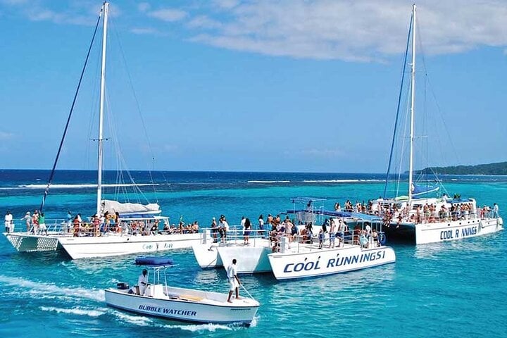 Catamarã Ocho Rios: Cataratas do Rio Dunn, mergulho com snorkel e bar aberto - Imagen 3