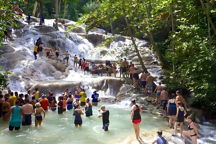Catamarã Ocho Rios: Cataratas do Rio Dunn, mergulho com snorkel e bar aberto - Imagen 4
