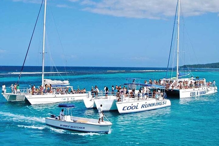 Catamarán Ocho Ríos: Cena al atardecer, DJ y crucero de fiesta con barra libre - Imagen 4