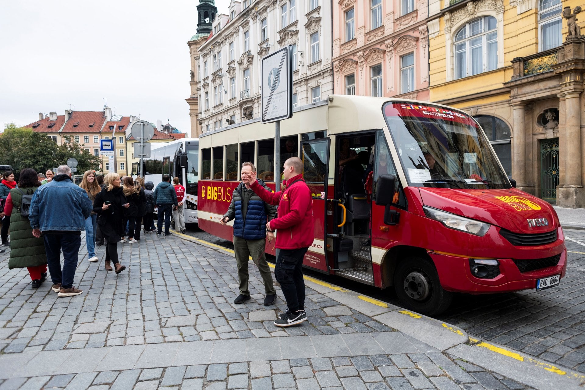 Big Bus Praga 24 h con crucero fluvial - Imagen 2