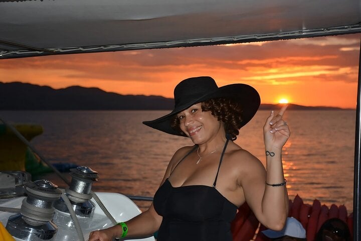 Montego Bay Sunset Catamaran Cruise with Open Bar & Music - Imagen 3