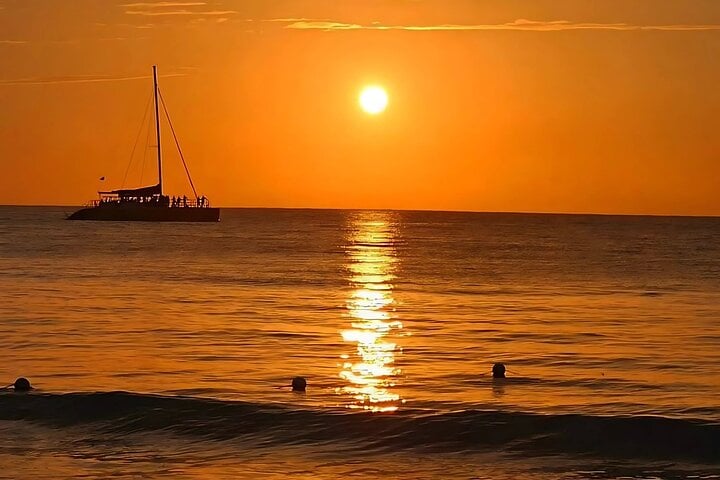 Montego Bay Sunset Catamaran Cruise with Open Bar & Music - Imagen 2