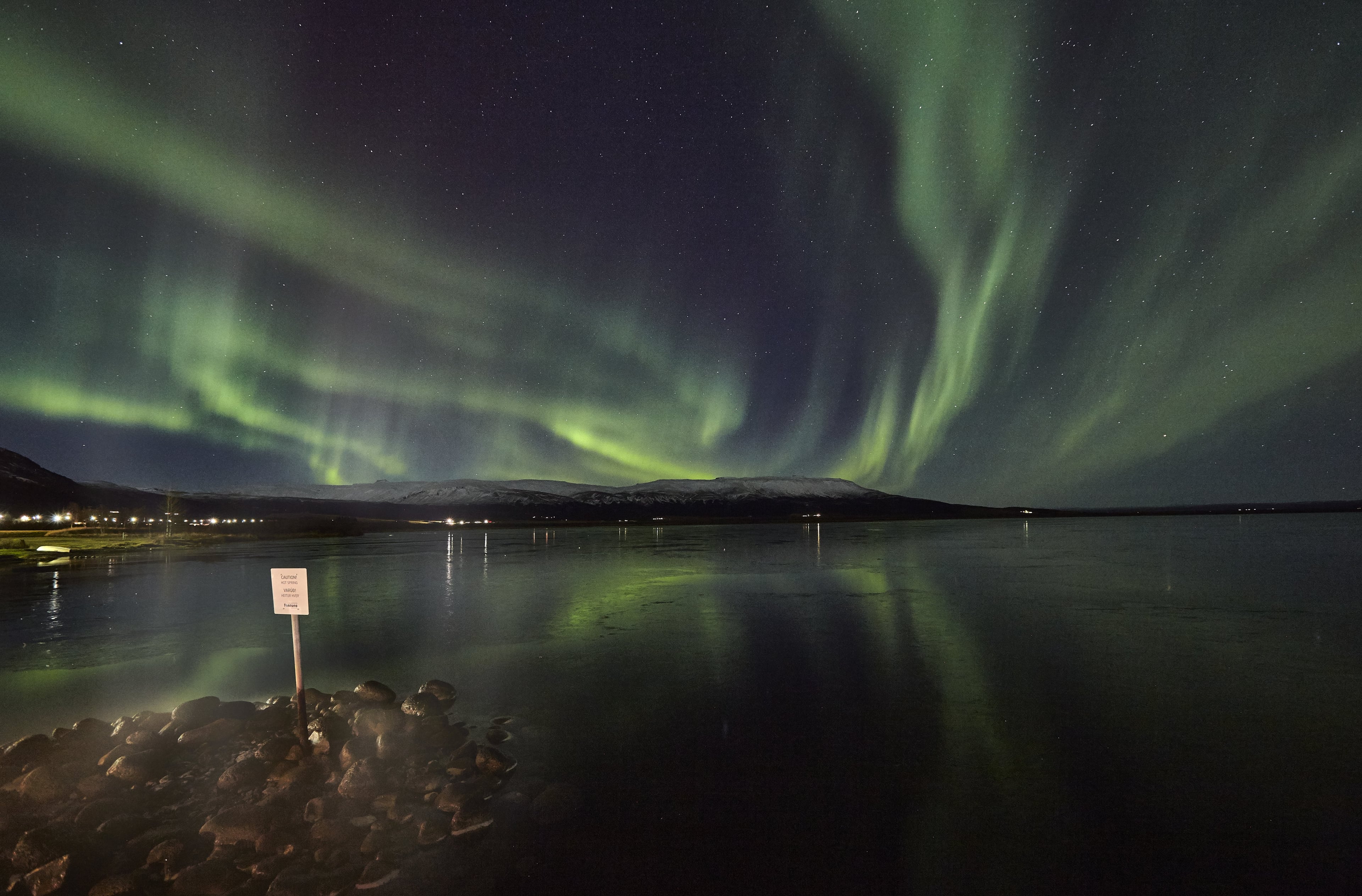 Laguna Azul y auroras boreales - Imagen 4