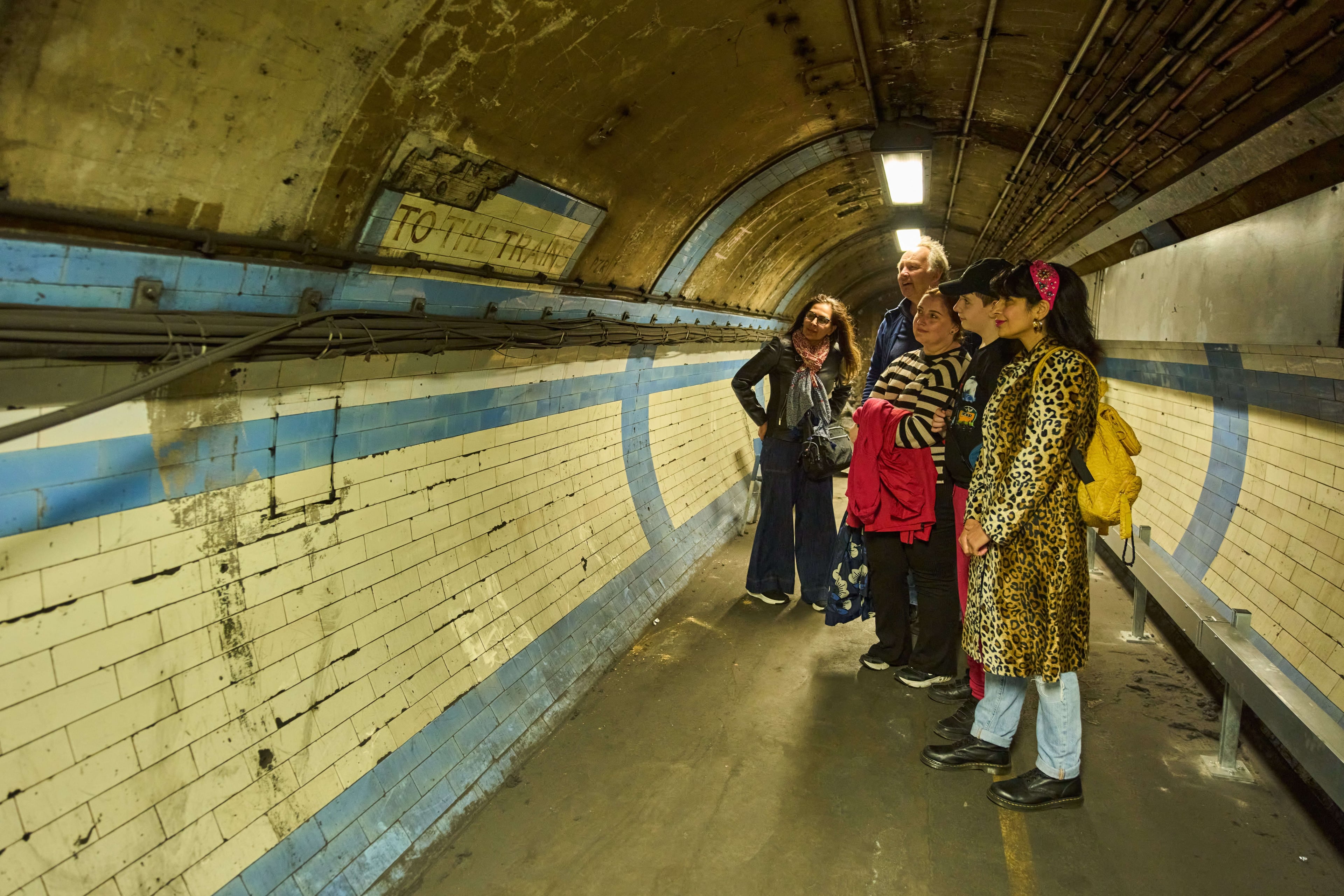 Tour del Metro Oculto de Londres - Dover Street: Baje Aquí para Green Park - Imagen 3
