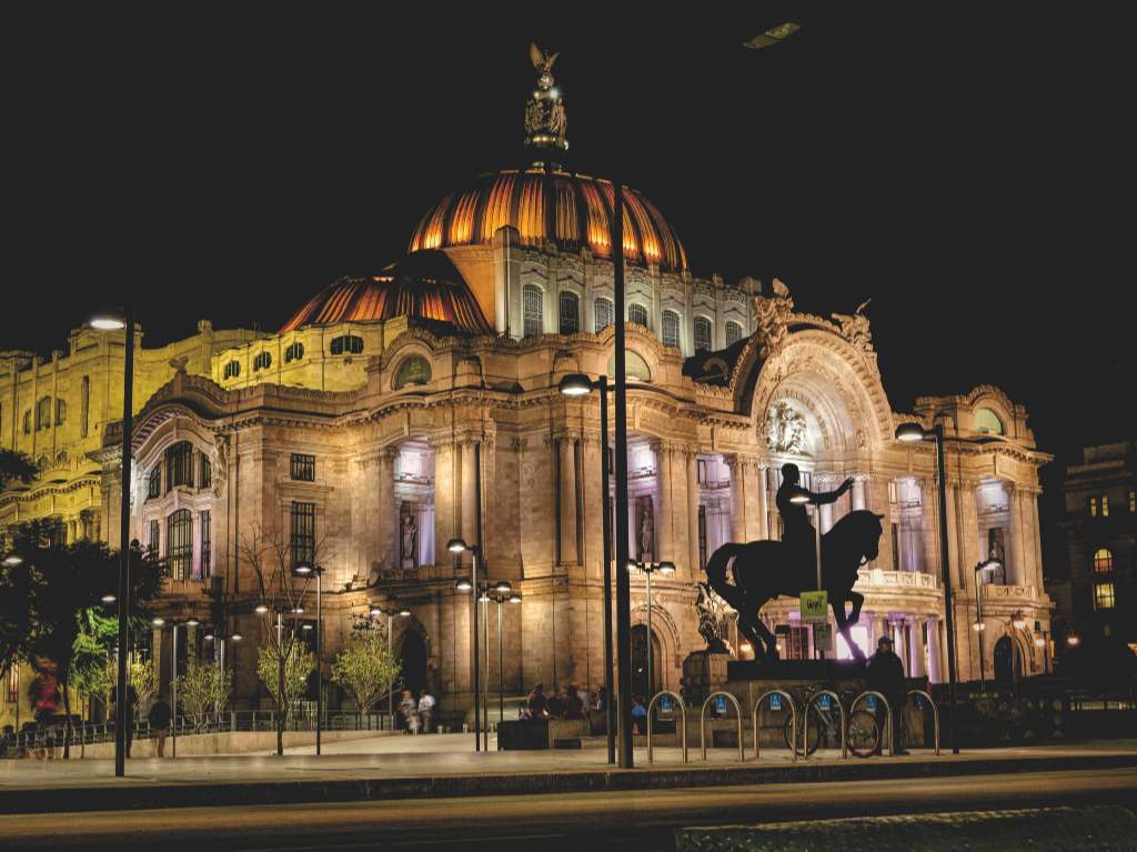 Ciudad de México de noche a pie - Imagen 2