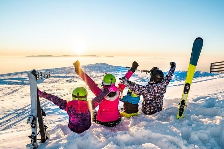 OTA-From Toronto: Blue Mountain Village Transport with Ski and Snowboard Day Trip - Imagen 4