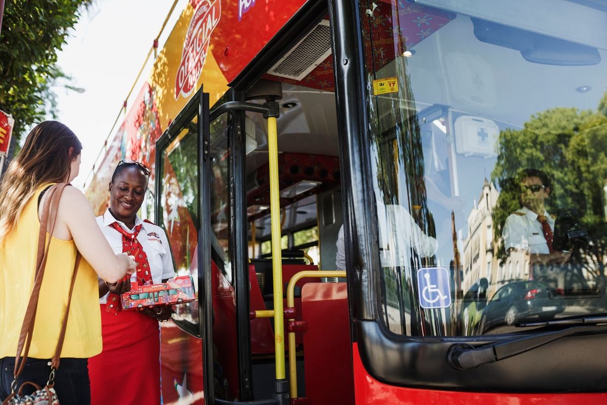 Visita a Budapest: autobús turístico con paradas libres las 24 horas y recorrido a pie guiado. - Imagen 2