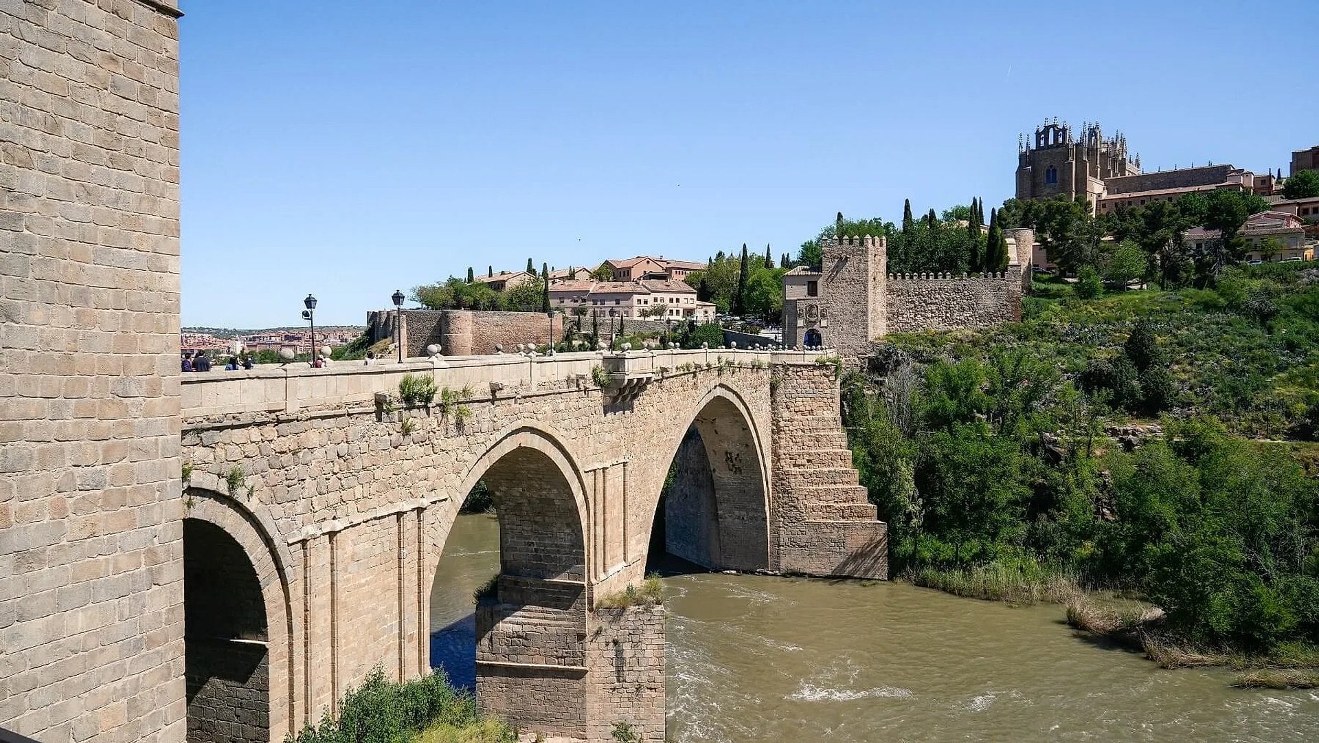 Toledo por la tarde con Catedral guiada - Imagen 3