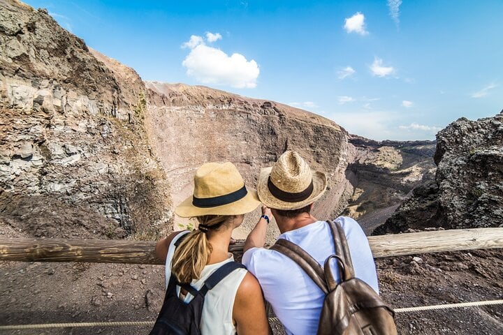 Semi-Private Tour of Pompeii & Mt. Vesuvius with Priority Access from Sorrento - Imagen 2