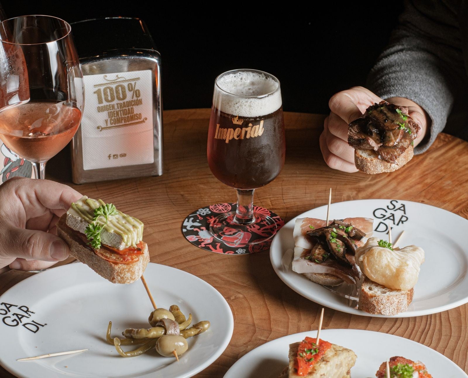 Sagardi: Menú Barra de Pintxos en el Corazón de San Telmo - Imagen 2