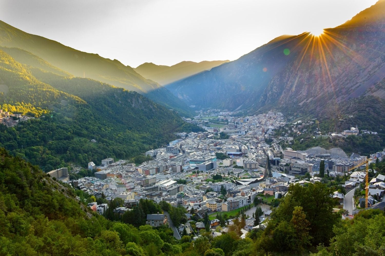 Descubre Andorra: Naturaleza y compras desde Barcelona - Imagen 3