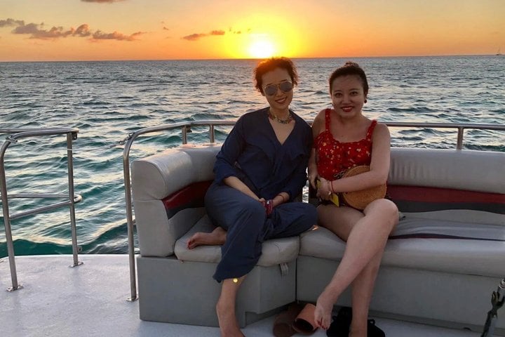 Crucero en catamarán al atardecer en Aruba con barra libre y aperitivos. - Imagen 4