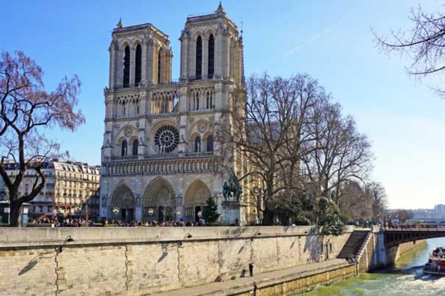 Catedral de Notre Dame: Visita Guiada Del Barrio y Audioguía del Interior - Imagen 2