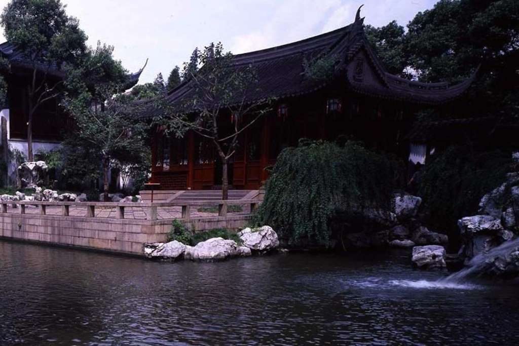 Tour de medio día por Shanghai - Jardín Yu Yuan y Bund para 1 persona - Imagen 2