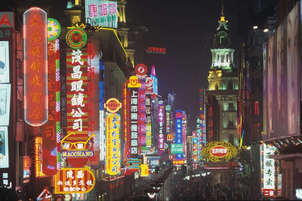 Luces nocturnas de la ciudad y crucero por el río Huangpu - Imagen 3