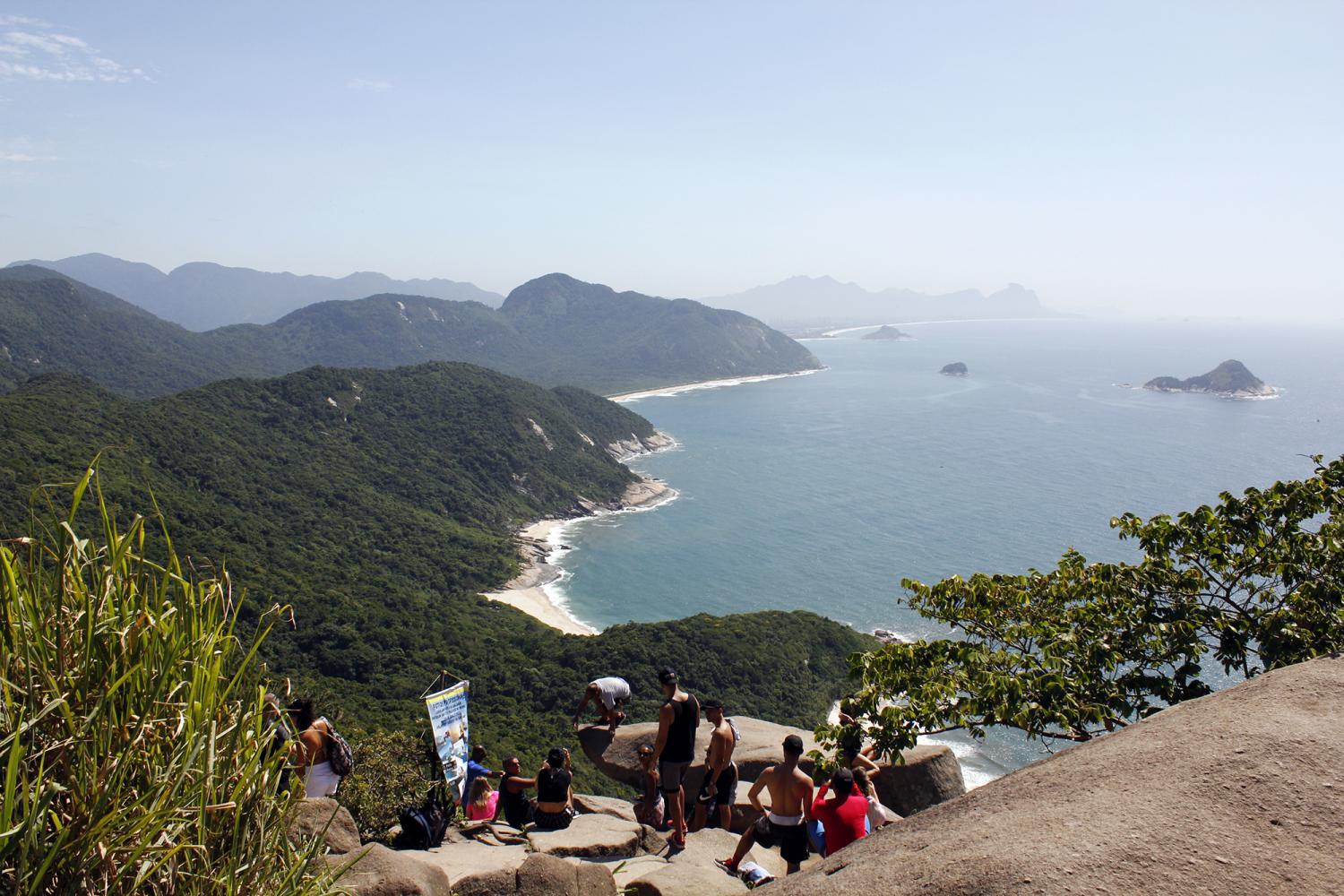 Caminata por la piedra del telégrafo con la playa de Grumari - Imagen 2
