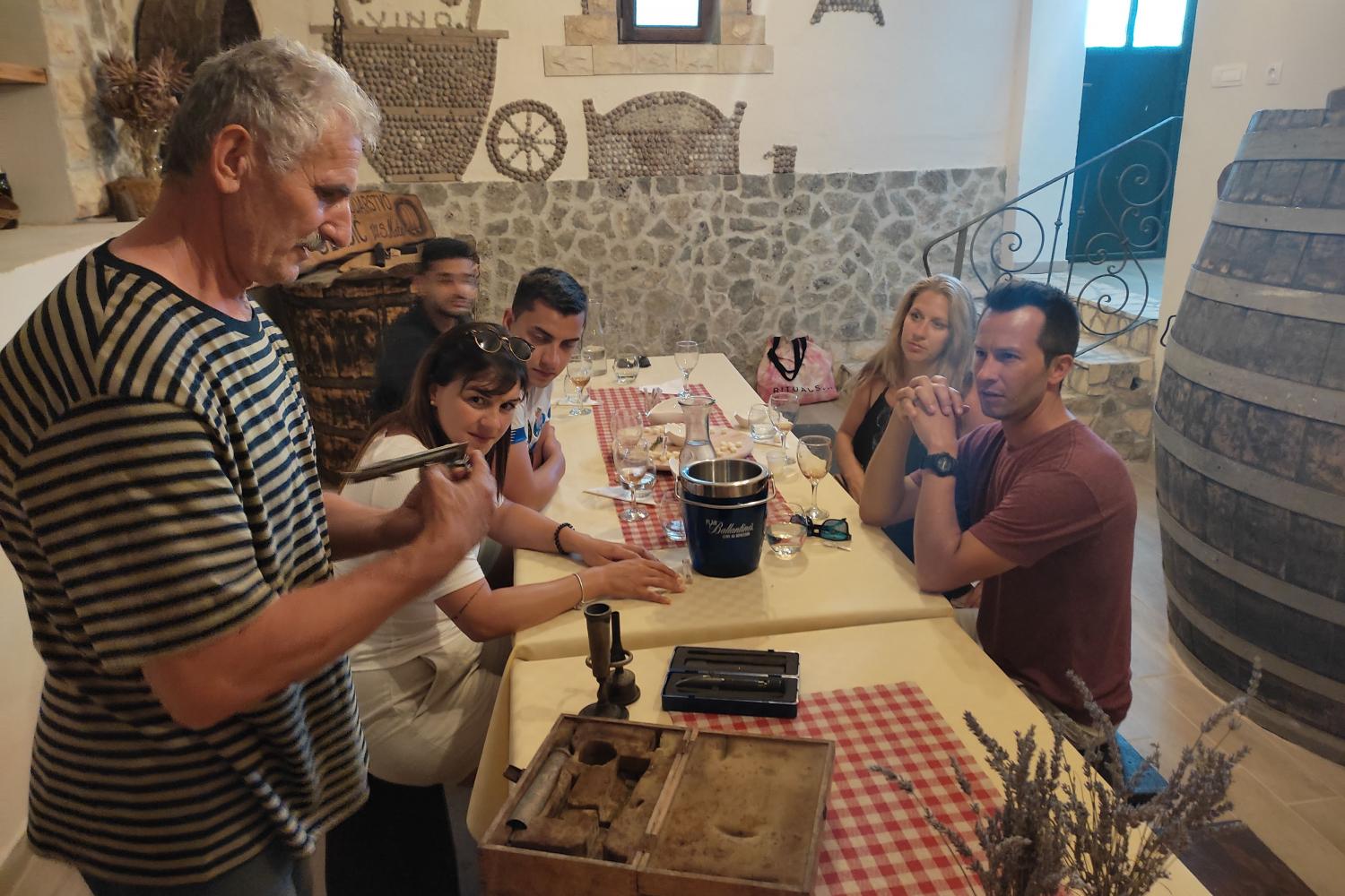Visita al Parque Nacional Krka con guía local y cata de vinos desde Split - Imagen 4