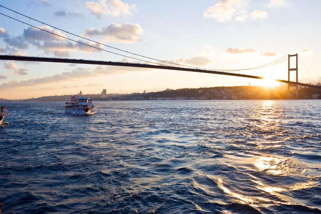 Crucero por el Estrecho de Bósforo por la Mañana - Autobús y barco - Imagen 3