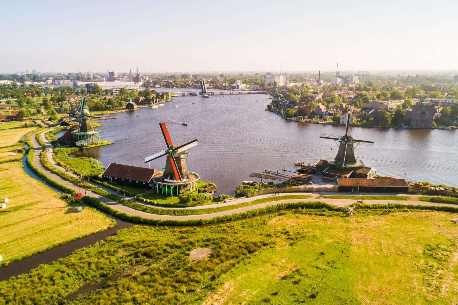 Descubre Volendam, Marken y molinos de viento desde Ámsterdam en un día con todo incluido - Imagen 1