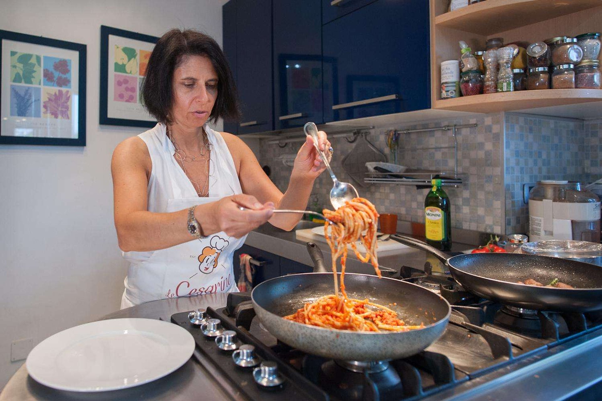 Clase de pasta y tiramisú en casa local - Imagen 1