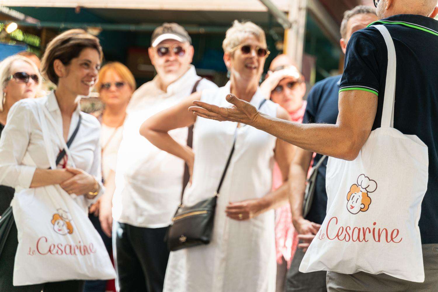 Tour de comida callejera para grupos pequeños en Milán con un experto cocinero casero local - Imagen 1