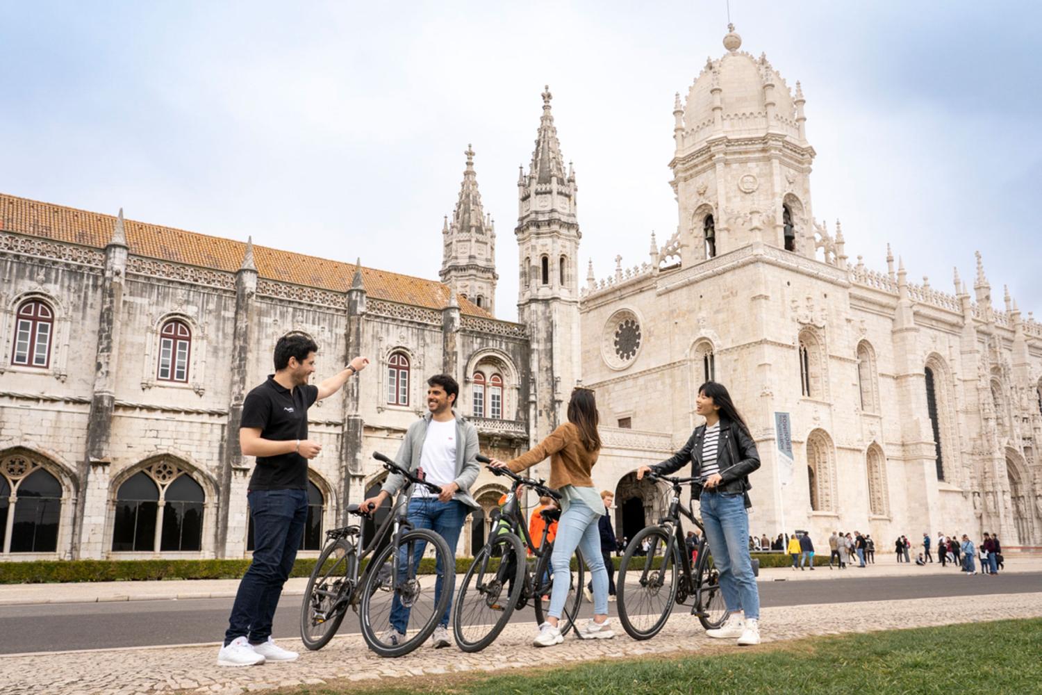 Lisboa 360: e-bike, barco y helicóptero - Imagen 1