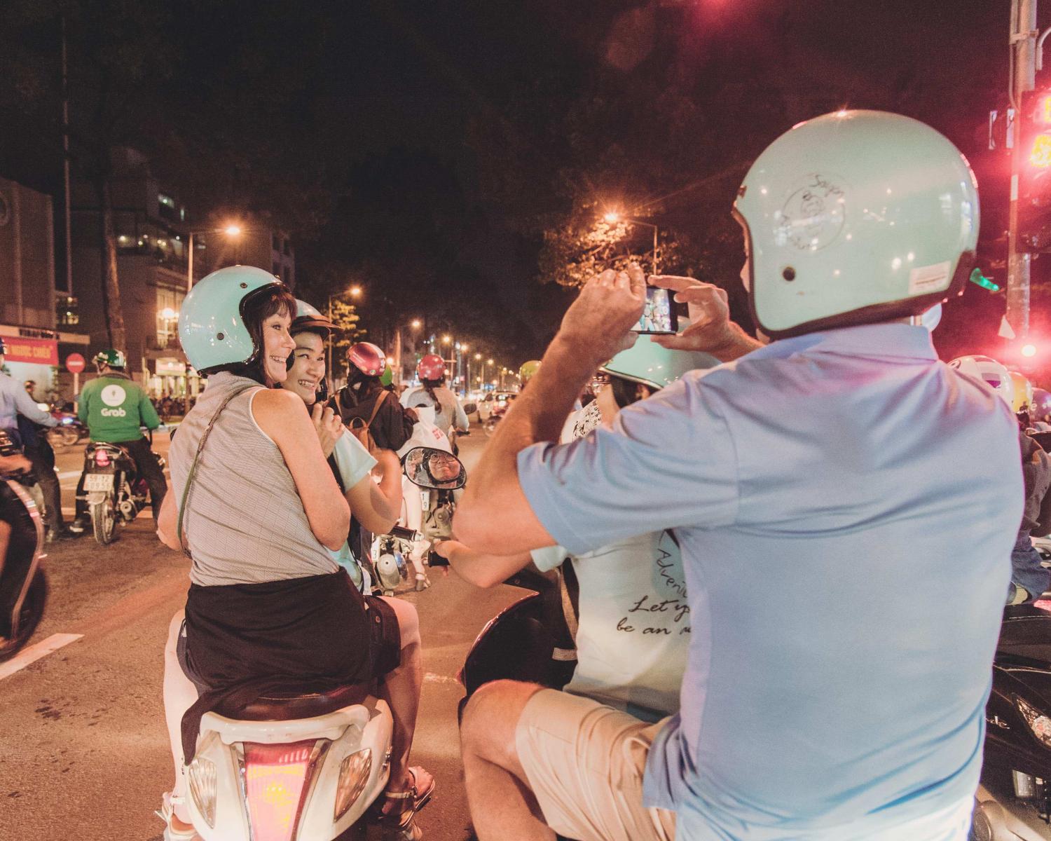 Comida callejera en moto (Tour clásico) - Imagen 1