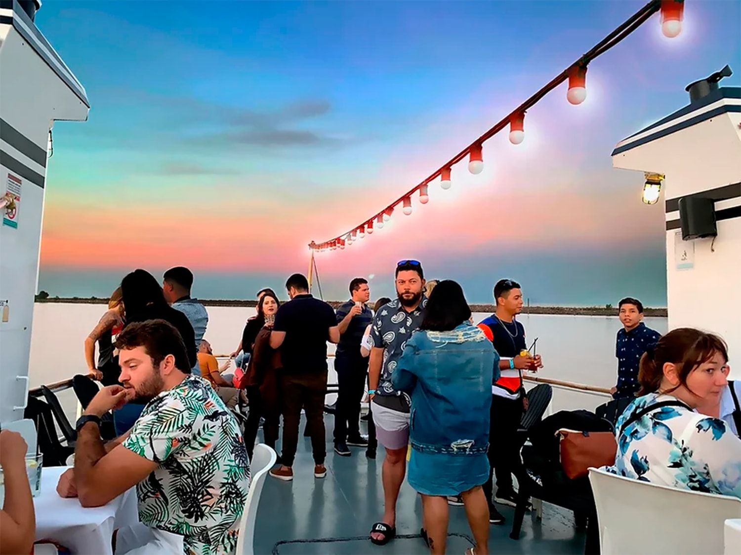 Atardecer en el Río de la Plata: Navegación con Open Bar - Imagen 1