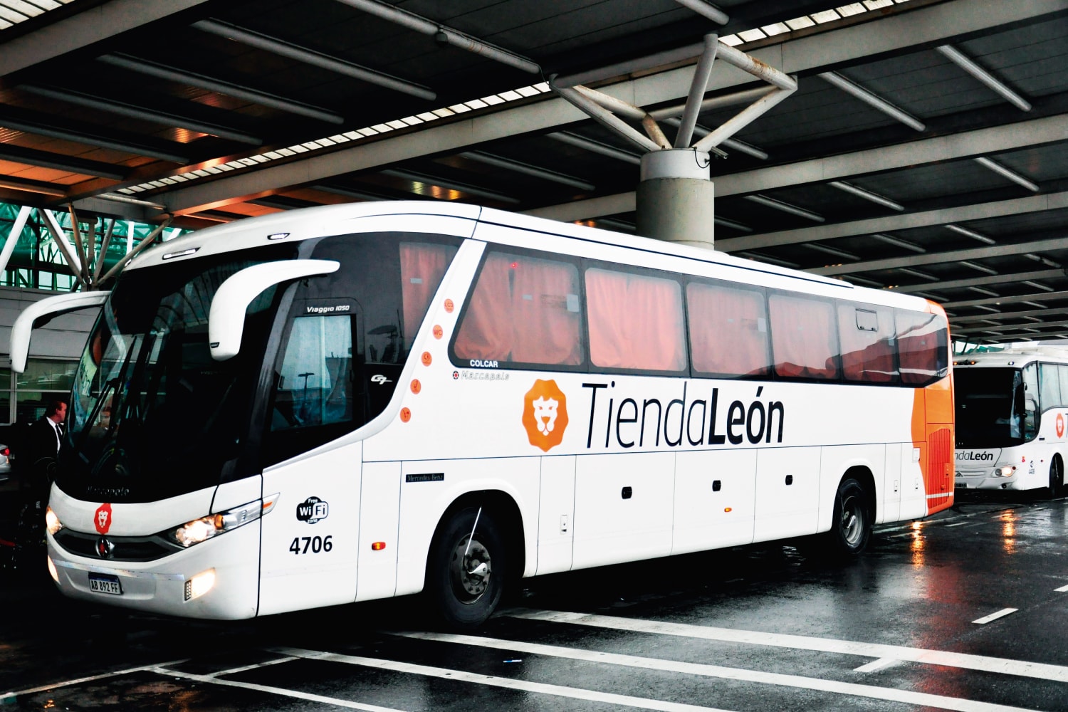 Traslado compartido desde Aeropuerto Ezeiza hacia Buenos Aires (terminal Pellegrini) - Imagen 1