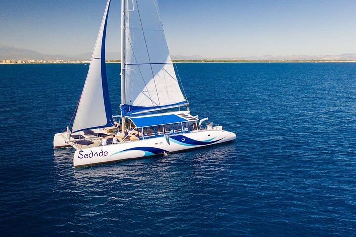 Sal Island All-inclusive Adults-only Catamaran Cruise - Imagen 1
