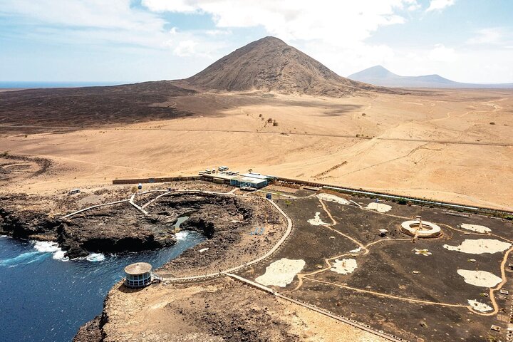 Recorrido en 4x4 por los secretos de la isla de Sal con Pedra da Lume Salt Lake - Imagen 1