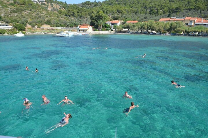 Excursión guiada de día completo en crucero por la costa este de Samos con almuerzo barbacoa. - Imagen 1