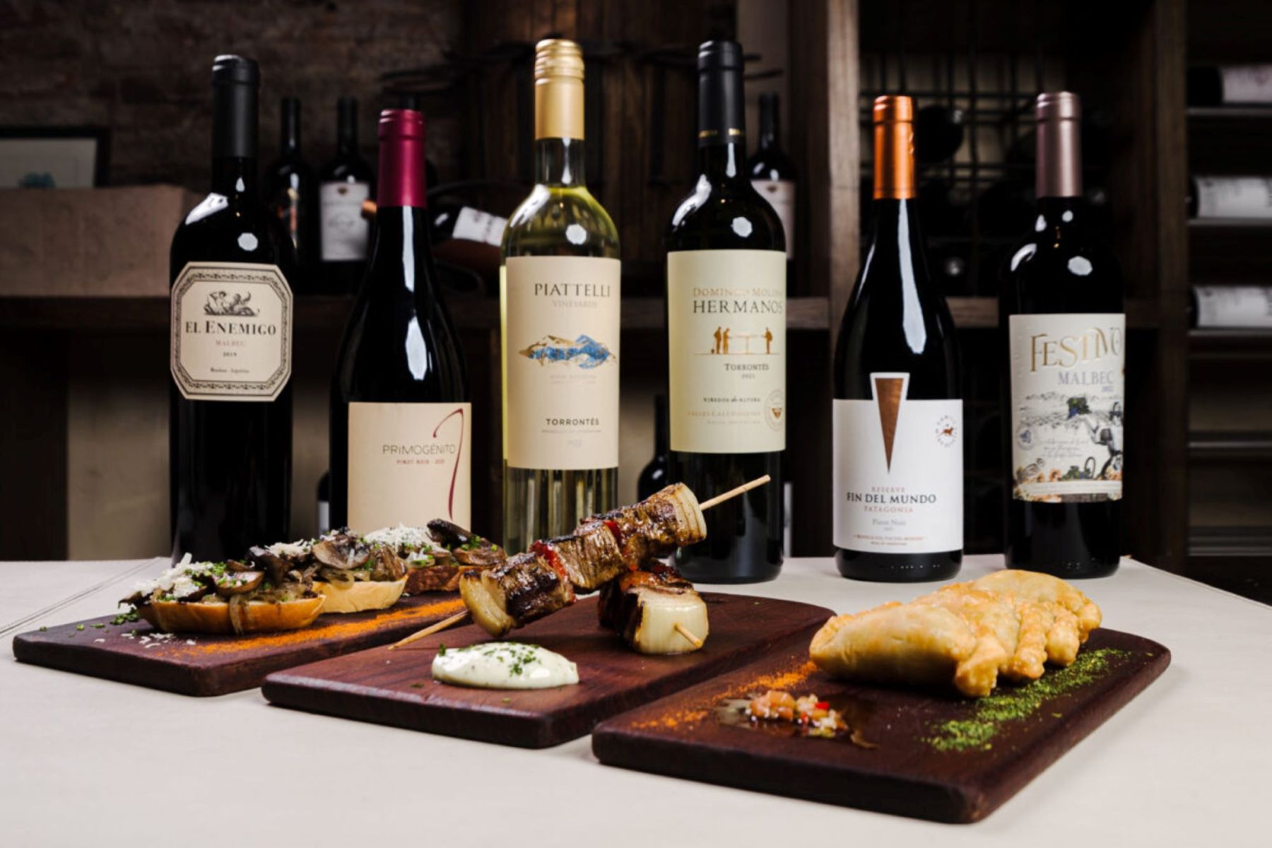 Degustación de Vinos Regionales en El Querandi en Español - Imagen 1