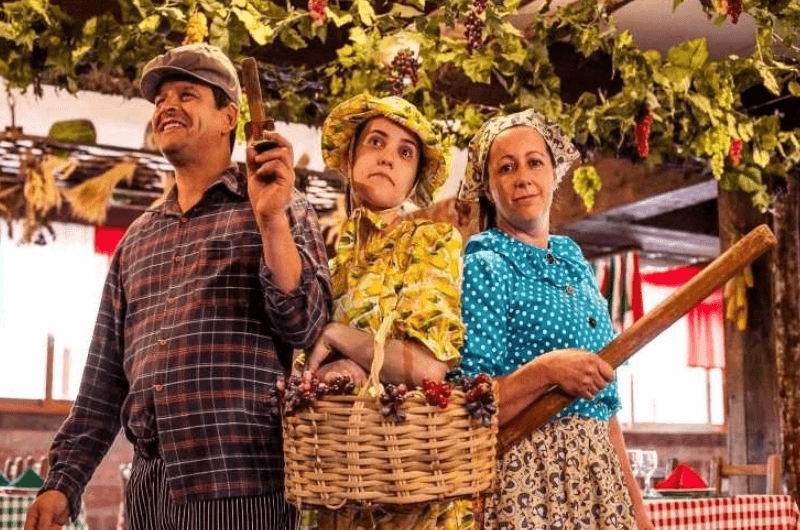 Noche Italiana (Cena + Espectáculo + Transporte) - Imagen 1