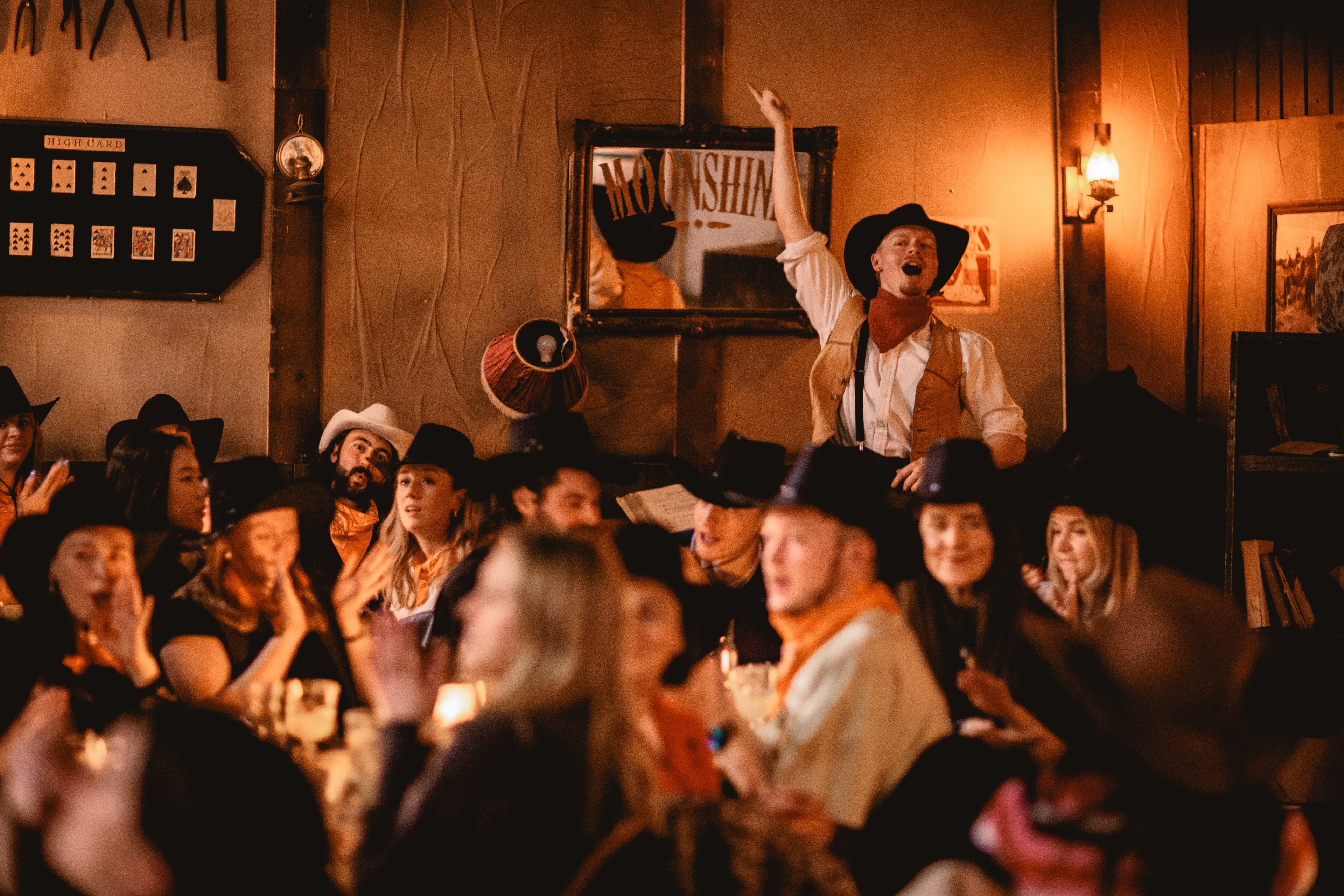 Experiencia de cóctel inmersiva en Moonshine Saloon - Imagen 1