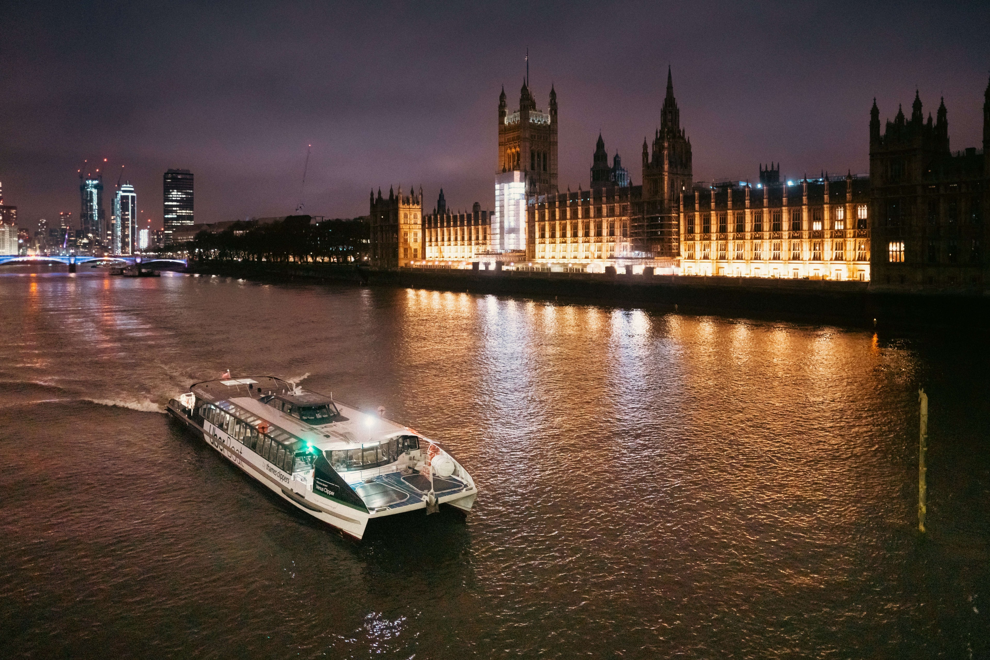 Londres de noche: tour oficial en barco por el río iluminado - Imagen 1