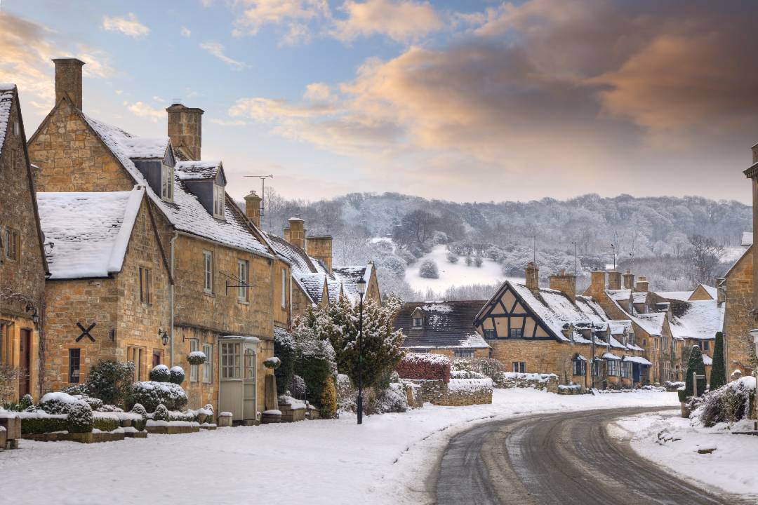 Oxford, Cotswolds y Stratford-upon-Avon con almuerzo navideño tradicional - Imagen 1
