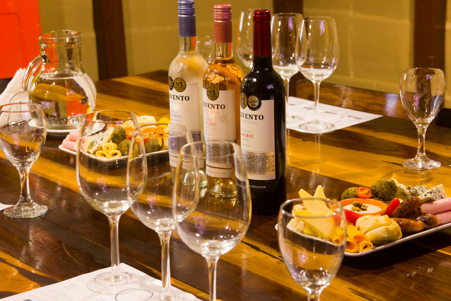 Degustación de Vinos con Tapeo en Encuentro Nativo, Conventillo histórico en Caminito - Imagen 1