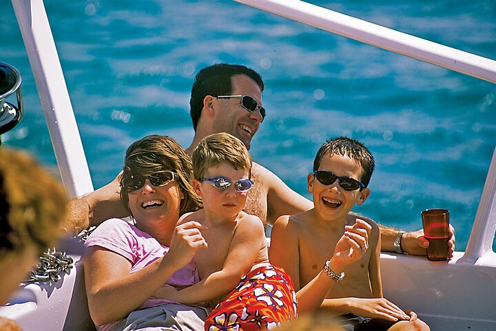 Catamarã Montego Bay: Explore os recifes com bebidas e música ao vivo - Imagen 1