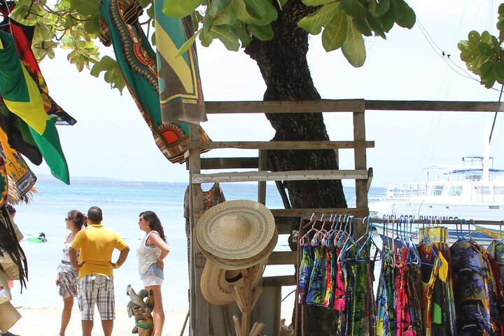Catamarã Ocho Rios: Cataratas do Rio Dunn, mergulho com snorkel e bar aberto - Imagen 1