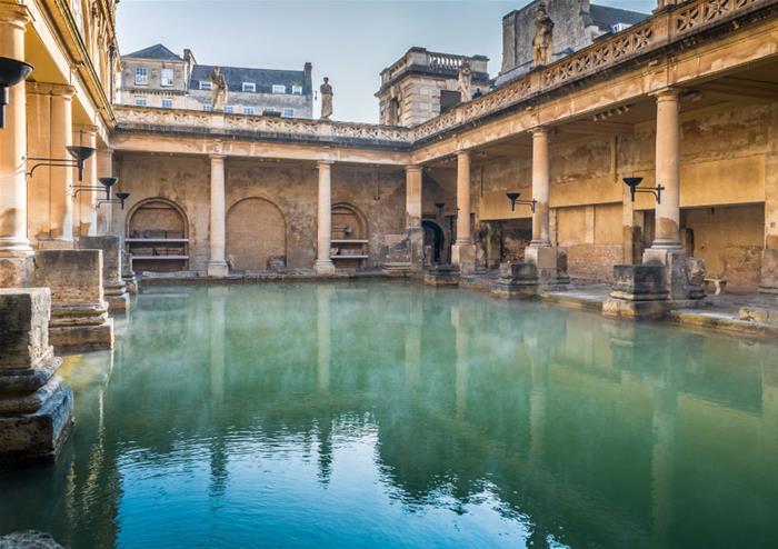 Excursión de un día a Bath en tren con entrada a los baños romanos o recorrido en autobús turístico - Imagen 1