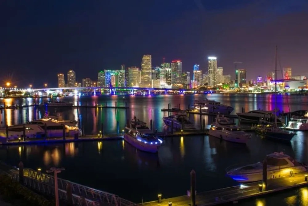 Recorrido nocturno en autobús Big Bus por Miami - Imagen 1