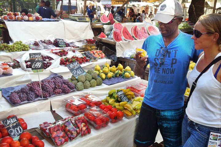 Ecuadors Tropical Fruit Guided Tasting in Quito - Imagen 1