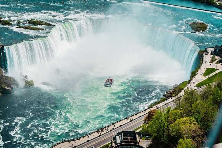 Desde Niágara: Excursión de medio día a las Cataratas del Niágara: Paseo en barco, detrás de las cataratas y degustación de jarabe de arce. - Imagen 1