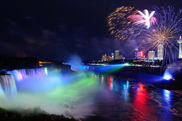 Desde Toronto: Recorrido nocturno por las Cataratas del Niágara - Imagen 1