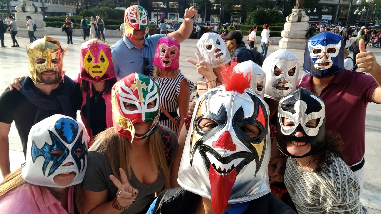 Lucha Libre: a pie, tequila, mezcal y show - Imagen 1