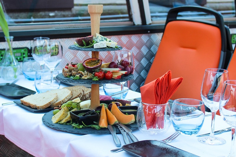 Crucero por los canales de Amsterdam con degustación de quesos y vinos - Imagen 1