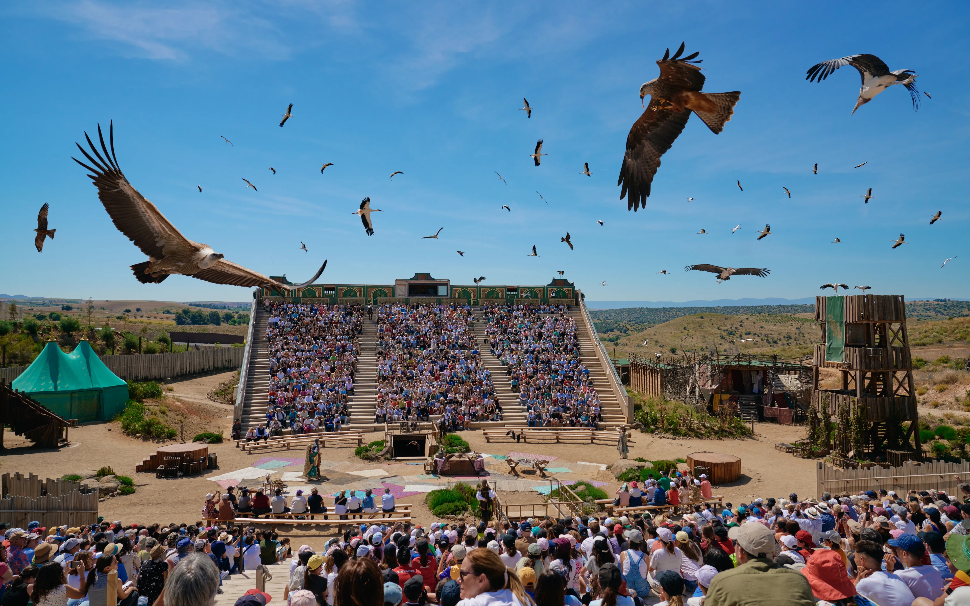 Puy Du Fou desde Madrid con traslado y entrada - Imagen 1